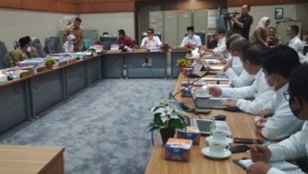 Komisi IV DPRD Riau hearing dengan jajaran Direksi PLN WRKR