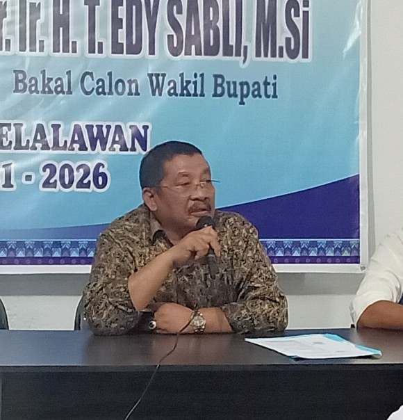 Mantan Bupati pelalawan Tengku Azmun/R24