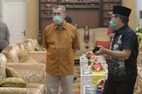 Wali Kota Dumai, Zulkifli Adnan Singkah saat bertemu Gubernur Riau Syamsuar