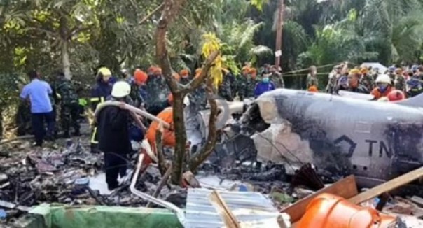 Puing pesawat tempur jatuh di pemukiman warga Desa Kubang, Kecamatan Siak Hulu, Kabupaten Kampar (istimewa)