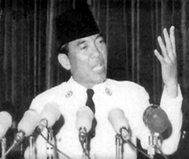 Presiden RI Sukarno saat berpidato di KAA Bandung (foto: Istimewa/internet)