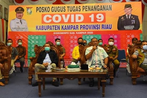 Sekdakab Kampar, Yusri saat video conference dengan Gubernur Riau Syamsuar
