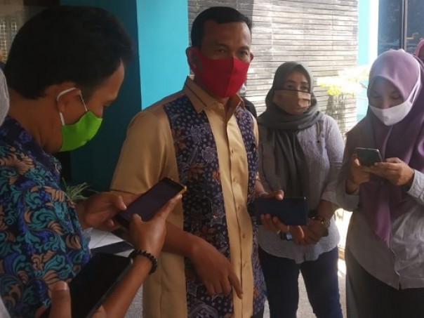 Anggota Komisi V DPRD Riau, Kasir saat sidak ke SMAN 8 Pekanbaru