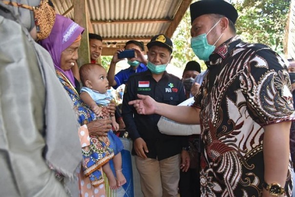 Bupati Kampar, Catur Sugeng Susanto saat menyambangi Desa Tanjung Karang, Kecamatan Kampar Kiri Hulu