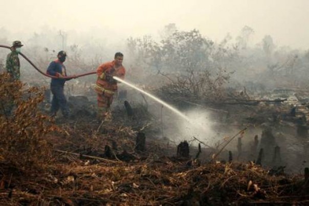 Pemadaman karlahut di Riau