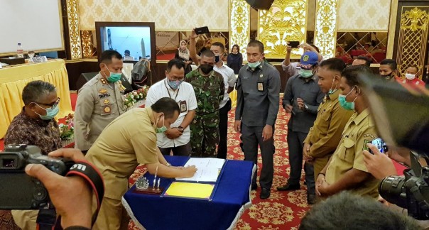 Penandatamganan MoU Program Desa Bebas Api oleh Bupati Meranti, Irwan Bersama PT. RAPP