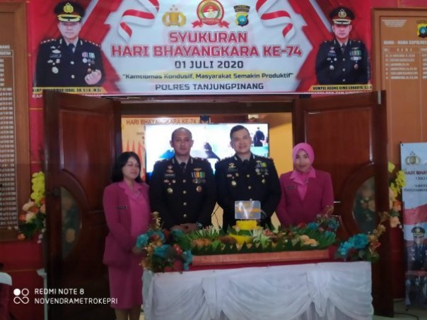 Kapolres dan Wakapolres saat syukuran Hari Bhayangkara ke-74 tahun 2020 di Polres Tanjungpinang/Metro kepri