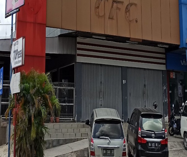 CFC Jalan Sudirman tutup (foto: Twitter/@InfoPKU)