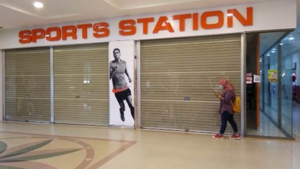 Tenant Sport Station di Mal Pekanbaru tutup setelah seorang karyawan positif Covid-19 (foto: barkah/riau1.com)