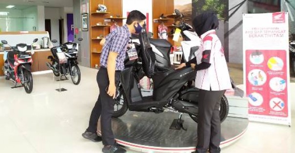 Konsumen Honda saat berkunjung di dealer Capella Honda 88 Arengka