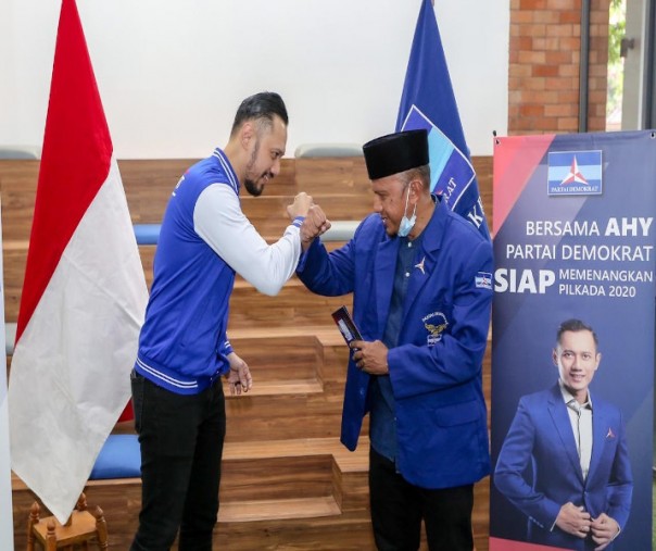 Agus Harimurti Yudhoyono dan Rahmad Darmawan (foto: Istimewa/internet)