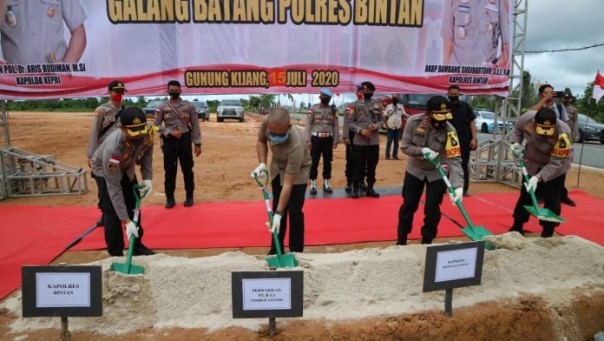 Kapolda Kepri letakan batu pertama pembangunan pos polisi di KEK Bintan/suryakepri