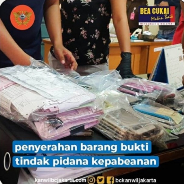 Penyerahan barang bukti dan tersangka oleh BC kepada kejaksaan/suryakepri