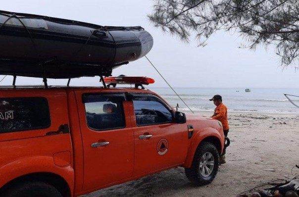 BPBD Agam saat melakukan pencarian terhadap pemancing yang hilang di perairan Tiku/langgam