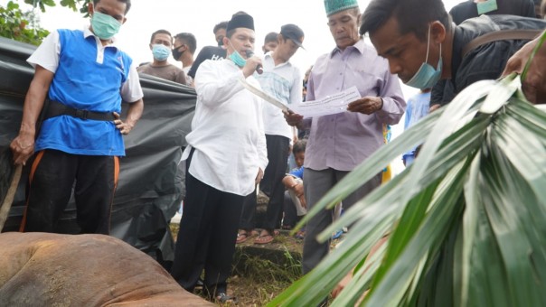 Semangat Berbagi, Polres Pelalawan Sembelih 9 Ekor Hewan Kurban/R24