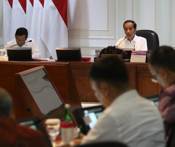 Jokowi memimpin rapat (foto: Istimewa/liputan6.com)