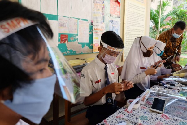 Ilustrasi belajar di sekolah di tengah pandemi