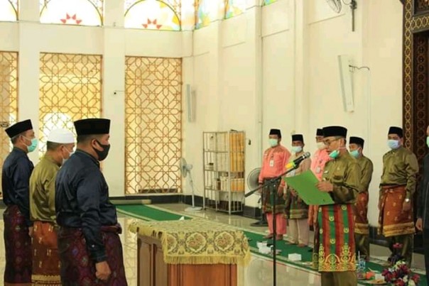 Bupati Kuansing Drs H Mursini, M.Si saat Melantik Majlis Hakim MTQ tingkat Kabupaten/R24