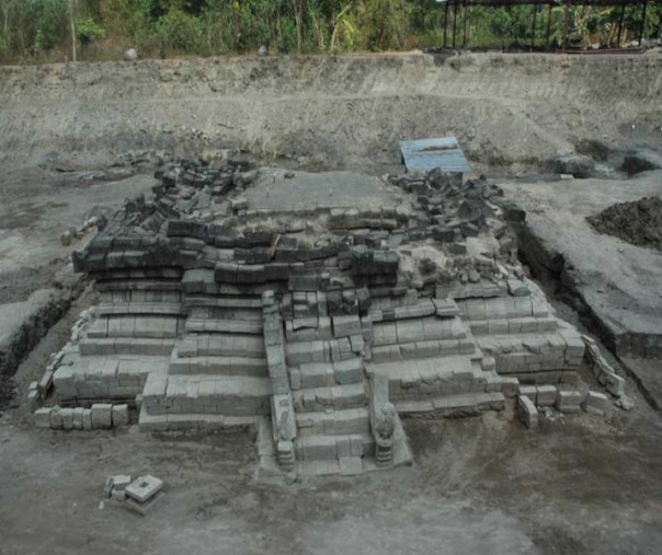 Ilustrasi candi terkubur tanah (foto: Istimewa/internet)