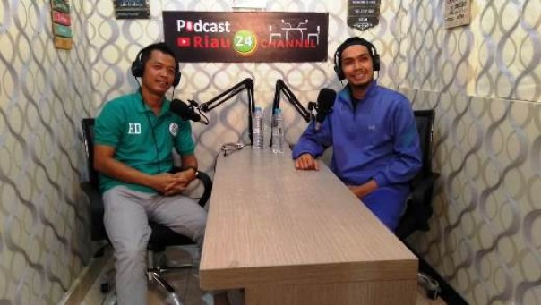 Manager AA Tiga Naga, Hidayat saat dialog di Podcast Riau24 Channel (foto: barkah/riau1.com)
