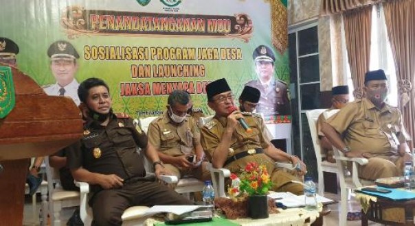 Bupati dan Kajari Inhil saat video conferrence bersama Camat dan Kepala Desa