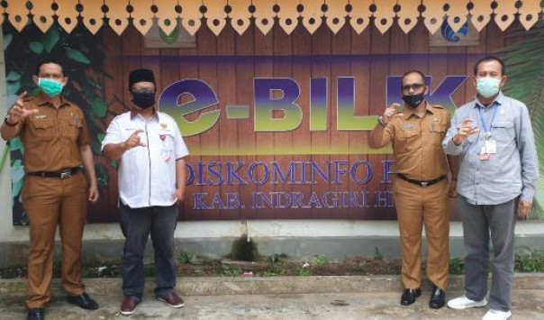 Kadis Kominfo Inhil bersama Ketua KI Riau