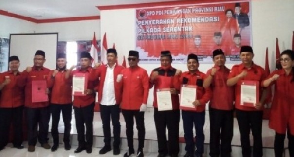 Penyerahan SK dukungan untuk 6 kandidat Pilkada Serentak 2020 Riau oleh DPD PDI-P