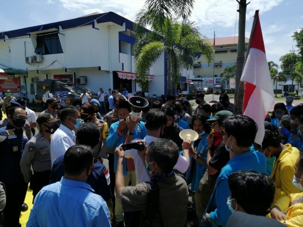 Mahasiswa Kepri Minta TKA China di Bintan Dipulangkan, Saat Lakukan Aksi di Imigrasi Tanjungpinang/net