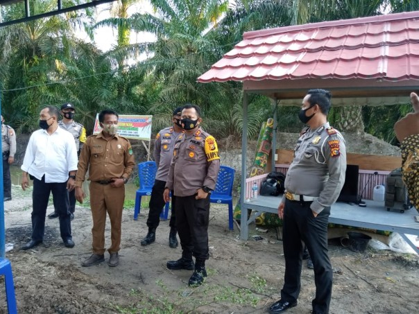 Kapolres di Kampung Tanguh desa Kincai Sakti Rohul/R1