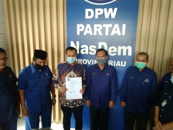 Penyerahan SK dukungan untuk 4 kandidat Pilkada Serentak 2020 oleh Partai NasDem Riau
