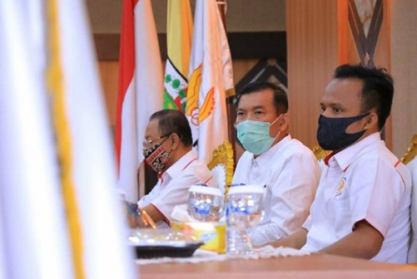 Wali Kota Pekanbaru, Firdaus saat menghadiri dan membuka RAT KONI Kota Pekanbaru 2020 (istimewa)
