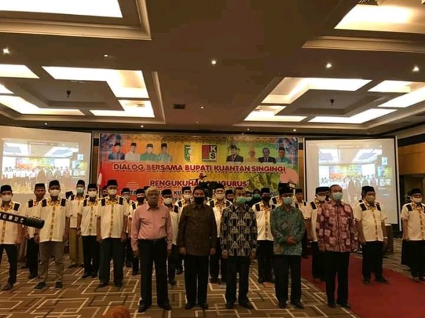 Gubernur Riau, Bupati Kuansing, Anggota DPRD Riau, dan Seluruh Pengurus IKKS/R24