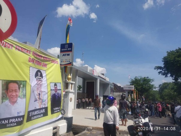 Massa AMPR Minta Gubri Cs Diproses Hukum, Saat Aksi di Kejati Riau/Haluan