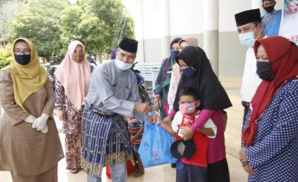 DP3AP2KB Riau menyalurkan 95 paket bantuan spesifik perempuan dan anak terdampak Covid-19 di Siak 