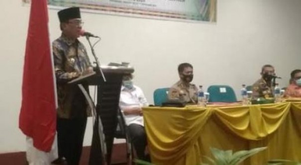 Bupati Inhil memberikan sambutan pada pembukaan pelaksanaan seleksi JTP di Pekanbaru