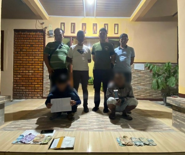 Dua bandar judi togel ditangkap Polsek Langgam, Rabu (9/9/2020) malam. Foto: Istimewa.