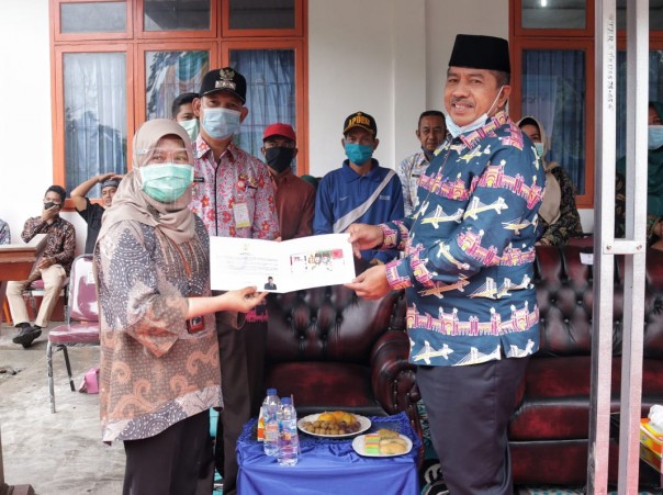 Bupati alfedri yerima uang edisi kemerdekaan