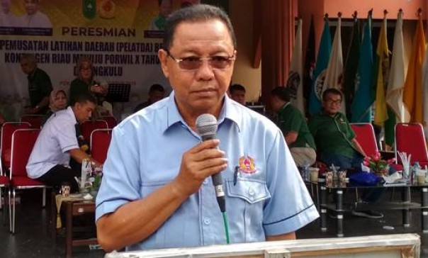 Ketua KONI Riau, Emrizal Pakis