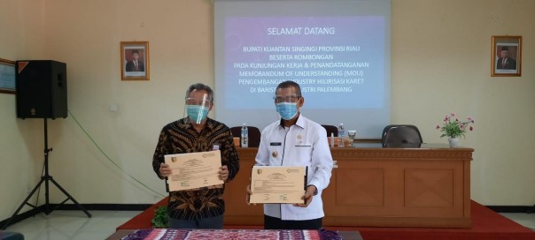 Bupati Kuansing Drs H Mursini seusai melakukan MOU dengan BRSI di Palembang/R24