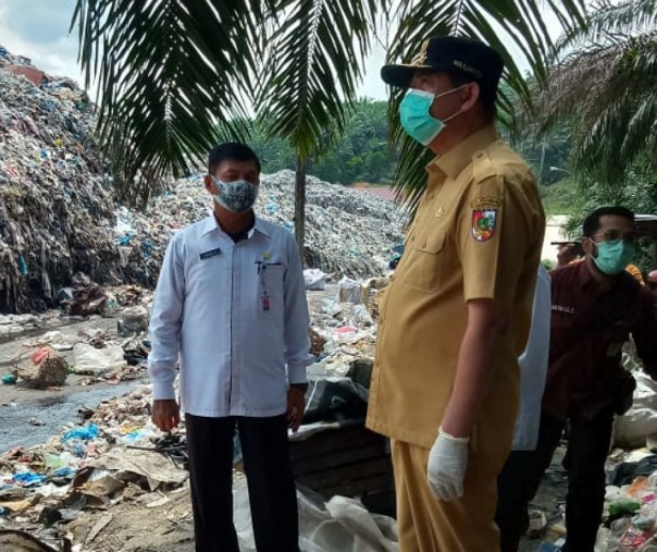 Wali Kota Pekanbaru Firdaus saat meninjau TPA Muara Fajar, Rabu (16/9/2020). Foto: Istimewa.