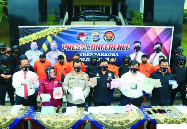 Polda Sumbar Ungakap Jaringan Narkoba Sumbar-Riau, 2 Kg Sabu dan 5.708 Ekstasi Ditemukan di Jalan Parit Indah Pekanbaru/jernihnews