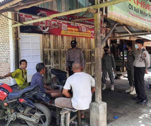 Personel Polsek Bunut melaksanaan patroli di objek vital dan permukiman warga, Selasa (22/9/2020). Foto: Istimewa.