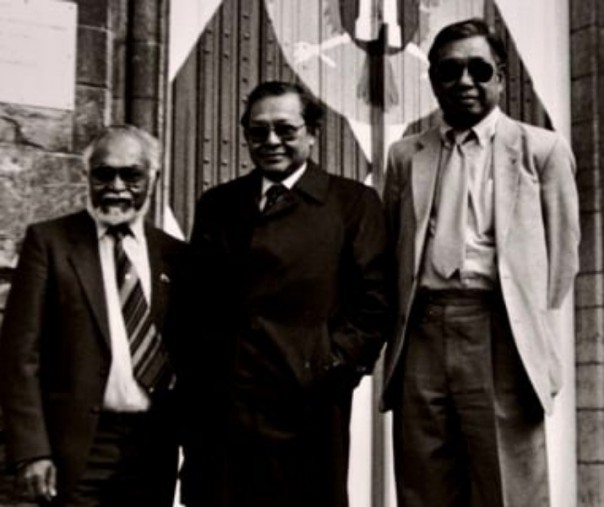 Hasan Tiro (tengah) (Foto: Istimewa/internet)