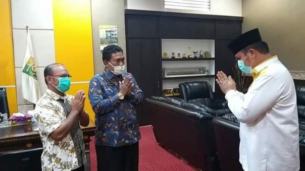 Andi Putra saat berpamitan dengan Plt. Setwan H. Wariman, DW, SP. M.Si dan Kabag Risalah DPRD Almadi, SH/R24