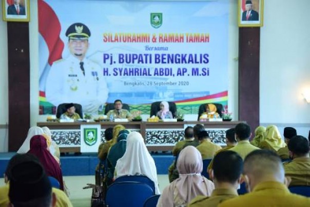 Pj Bupati Bengkalis, Syahrial Abdi saat bersilaturahmi dengan jajaran ASN Pemkab Bengkalis