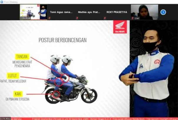 Instruktur Safety Riding Capella Honda Riau, Arif Rahman Hakim saat memberikan pemaparan dalam webinar safety riding