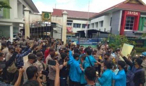 Pertanyakan Penyidikan Korupsi BPHTB, Mahasiswa Umrah Geruduk Kejari Tanjungpinang/presmedia