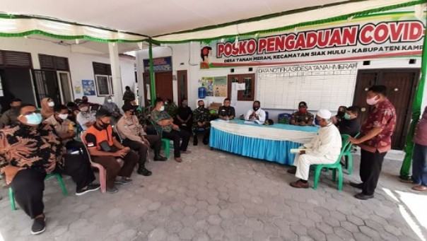 Sekdakab Kampar, Yusri tinjau posko Covid-19 di Desa Tanah Merah, Siak Hulu