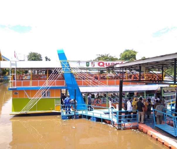 Kapal Quantung Cruise saat sandar di Pelabuhan Rumah Singgah Tuan Kadi, Sabtu (3/10/2020). Foto: Surya/Riau1.