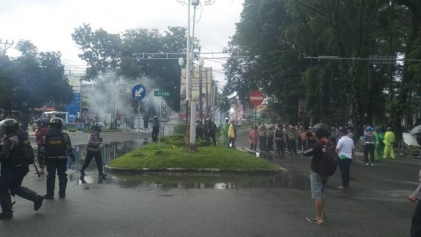 84 Orang Diamankan Saat Demo Tolak UU Cipta Kerja di Padang/Langgam